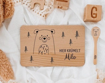 Brettchen personalisiert, Personalisiertes Geschenk Baby, Frühstücksbrett personalisiert, Holzbrett personalisiert, Hier krümelt Brett