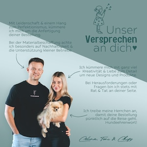 May include: A promotional graphic featuring a man and a woman holding a small, fluffy, light-brown Pomeranian dog. The background is split diagonally between dark and light teal. German text is overlaid throughout, including the heading Unser Versprechen an dich, with a small illustration of a child blowing dandelion seeds at the top right corner.