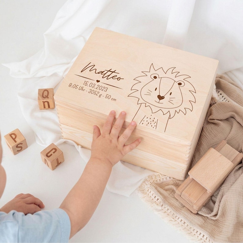 Erinnerungskiste Baby, Erinnerungsbox Baby, Erinnerungskiste, Geburtskiste, Personalisiertes Geschenk Baby, Holzkiste Geburt Löwe