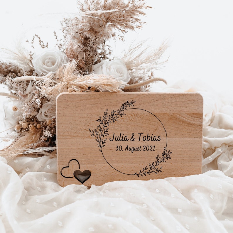 Personalizowany prezent ślubny, deska ślubna, tablica drewniana z grawerem, prezent ślubny, prezenty dla kobiet zdjęcie 1