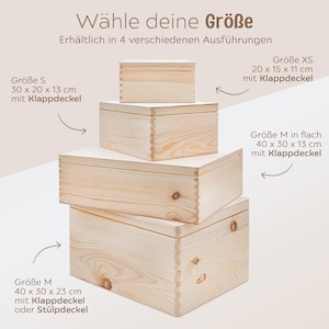 Puede incluir: Cuatro cajas de madera de color claro apiladas en forma de pir&aacute;mide. El texto dice: W&auml;hle deine Gr&ouml;&szlig;e, Erh&auml;ltlich in 4 verschiedenen Ausf&uuml;hrungen, Gr&ouml;&szlig;e S 30 x 20 x 13 cm mit Klappdeckel, Gr&ouml;&szlig;e XS 20 x 15 x 11 cm mit Klappdeckel, Gr&ouml;&szlig;e M in flach 40 x 30 x 13 cm mit Klappdeckel, Gr&ouml;&szlig;e M 40 x 30 x 23 cm mit Klappdeckel oder St&uuml;lpdeckel.
