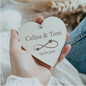Hochzeit Herz, Holz Herz Anhänger, Hochzeitsgeschenk personalisiert, Jahrestag Geschenk, Hochzeitstag Geschenk, Herzanhänger