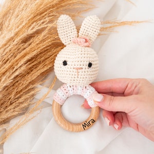 Babyrassel, Babygeschenke, Personalisierte Geschenke Baby, Geburt, Greifling, Rassel, Beißring, Geschenke zur Geburt Hase gestreift rosa