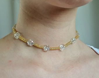 Beaded necklace yellow with clear flowers