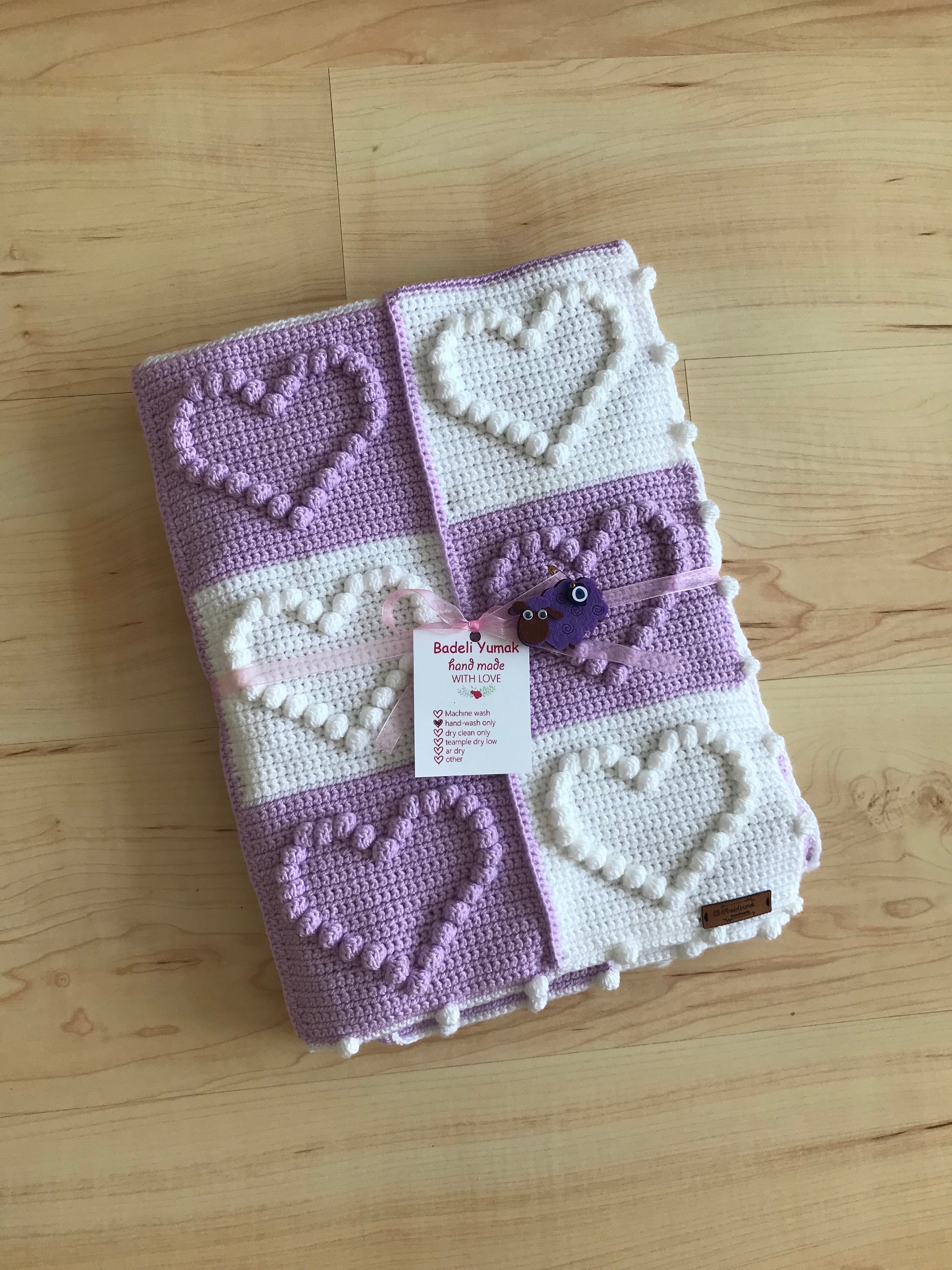 手編みコットンベビーブランケット：ピンクライラックハート 