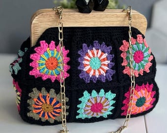 Bolso de mano tipo clutch Grandma Square de ganchillo: cierre de boquilla de madera, bolso bandolera de algodón floral con correa de cuero