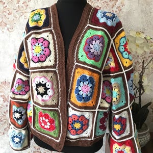 Cárdigan de algodón hecho a mano estilo abuela: Chaqueta de patchwork colorida de ganchillo