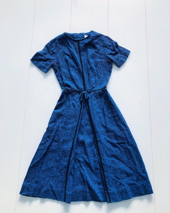 1940s blue dress with a little bow