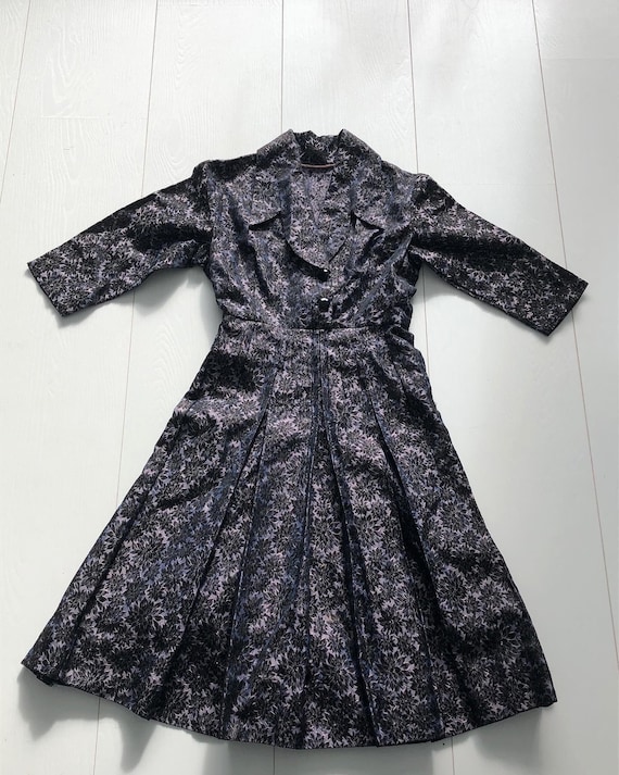 Beautiful 1950 1960s purple dress