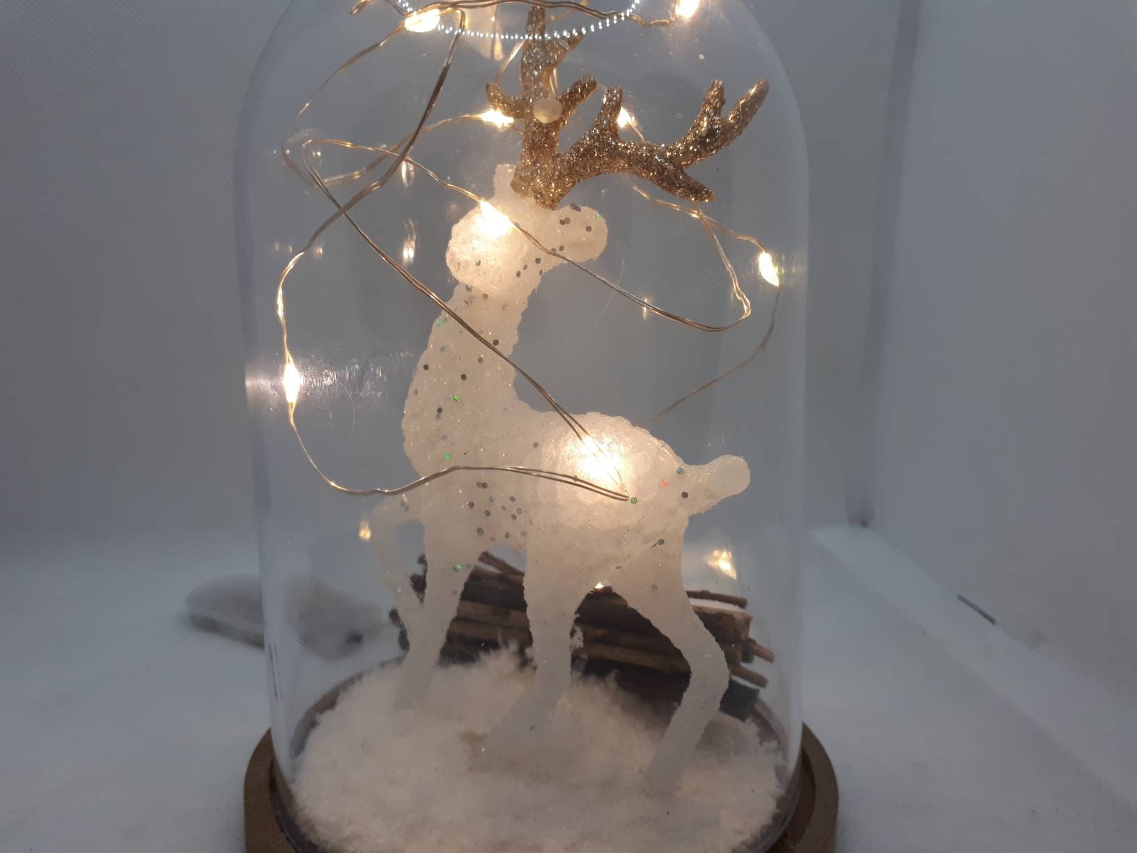 Scène Miniature de Noel Sous Cloche/Cerf Doré Fait à La Main Noël avec Lumière