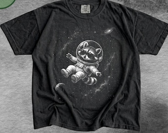 Divertente maglietta con procione astronauta, maglietta Comfort Colors, maglietta con procione spaziale fluttuante, maglietta con grafica di animale galattico, regalo per nerd