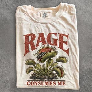 Koszulka z motywem roślinnym „Rage Consumes Me”, koszulka z muchołówką, koszulka z motywem roślin mięsożernych, koszulka z motywem botanicznym w stylu vintage, koszulka z motywem mrocznej natury, koszulka z motywem roślin w stylu grunge