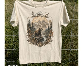 T-shirt vintage con grafica di orso e natura selvaggia, maglietta Comfort Colors® Nature, maglietta anni '90 con montagna e lago, top per amanti della natura e della vita all'aria aperta.