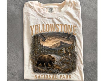 Maglietta vintage del Parco Nazionale di Yellowstone, stile retrò anni '90 Comfort Colors® con grafica di paesaggi, montagne e animali.