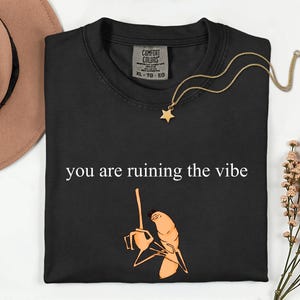 You Are Ruining The Vibes-shirt, Marcus The Worm-shirt, Brain Rot-shirt, Robert Help Marcus The Worm Lelijk shirt afbeelding 2