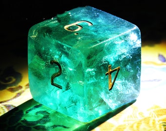 Luminous Dice Natural Green Fluorite Dice Gift Cube D6 Divination Dice Divination Tool Treasure Dice