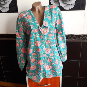 Vintage 80s Colorful womens long blouse with flowers print. Size M-L. 100% cotton.