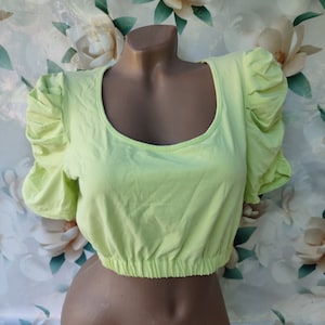 90s Vintage Womens Light Green Crop Top Short Sleeve. Size S-M.