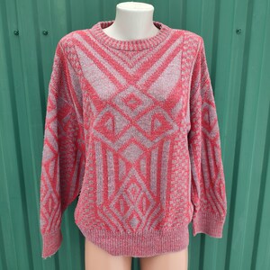 Vintage oversized rode damestrui/trui uit de jaren 90 met oversized geometrische print. Maat L-XL.