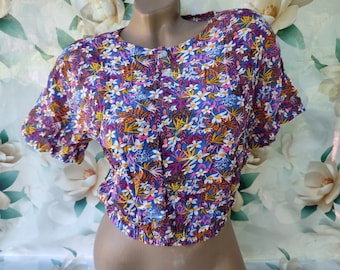 90s Vintage Womens Blue Top/Floral Crop Top Short Sleeve. Size M.