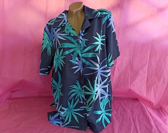 80s Vintage womens Hawaiian shirt / blouse with short sleeves. Size L-XL