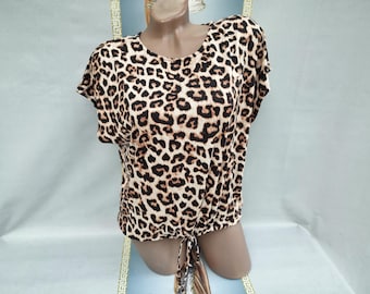 90s Women's Animal Print Top Short Sleeve. Size M.