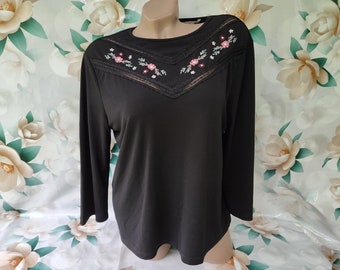 90s Vintage Womens Black Blouse Floral Embroidery Long Sleeve. Size L-XL.