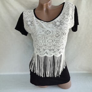 90s Vintage Womens Black With White Lace Fringed Top/Tee Short Sleeve. Size M.