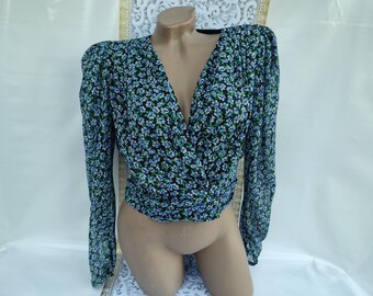 90s Vintage Women's Black Blue Floral V-Neck Wrap Crop Top Long Sleeve. Size S-M.