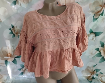 90s Vintage women&#39;s pastel terracotta oversized crop top with ruffles. Crop top puff sleeves with ruffles. Size M-L.