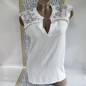 90s Vintage Women&#39;s White Lace Top/Tee Sleeveless. Size M.