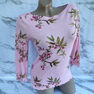 90s Vintage Women&#39;s Stretch Pink Floral Top 3/4 Sleeve. Size S.