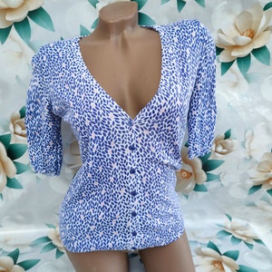 90s Vintage Women's White Blue Floral Open Neck Top Buttoned Short Sleeve. Size S-M.