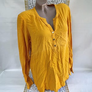 90s Vintage Women&#39;s Mustard V-Neck Blouse/Shirt Long Sleeve. Size L-XL.