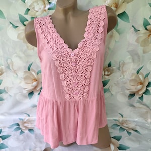 90s Vintage Viscose Women&#39;s Pink Lace V-Neck Top/Tank Top. Size L-XL.