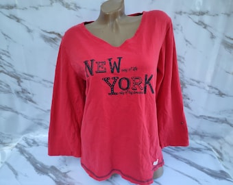 Blusa feminina vintage dos anos 90, vermelha, com decote em V e estampa de Nova York, manga longa. Tamanho M-G.