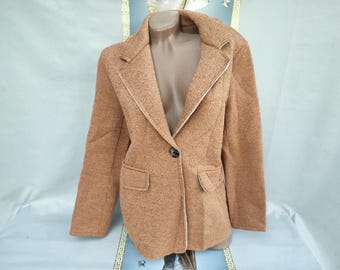 90s Italian Women's Camel Blazer Long Sleeve. Size S-M.