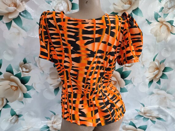 90s Vintage Women's Orange Tiger Blouse/Top Short… - image 7