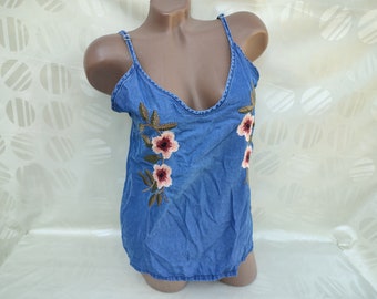 90s Vintage Womens Blue Tank Top Floral Embroidery. Size S-M.