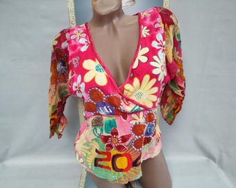 90s Women's Multicolor Floral Top Deep V Half Sleeve. Sizes M.