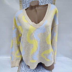 90s Vintage Women&#39;s Abstract V-Neck Oversized Sweater/Pullover. Size M-L.