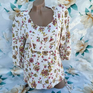 90s Vintage Cotton Women&#39;s White Boho Blouse/Top Floral Print Half Sleeve Drawstring. Size M-L.