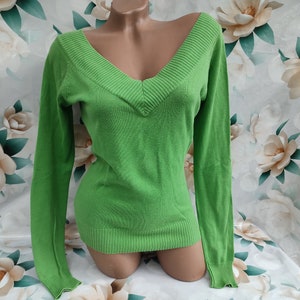 90s Vintage Women&#39;s Green Pullover V-neck Long Sleeve. Size M.