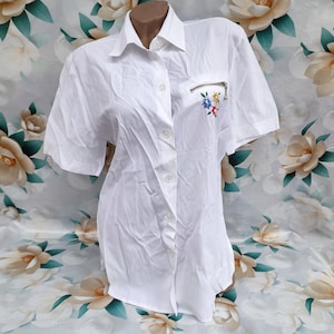 90er Jahre Vintage Viskose weiße Damen Bluse/Hemd Blumen Stickerei Kurzarm. Größe L-XL.