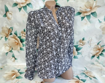 90s Vintage Women's Black White Floral Long Sleeve Blouse. Size S-M.