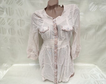 90s Vintage Women's Cream Blouse/Shirt Half Sleeve. Size S-M.
