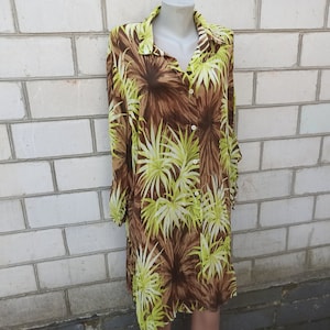 90s Vintage long oversized blouse / tunic green with leaf pattern. Size XL-2XL.