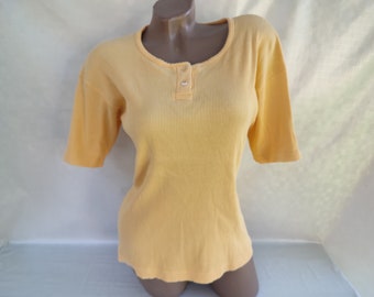 90s Vintage Womens Yellow Ribbed Top Button Short Sleeve. Size M-L.