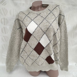 90s Vintage Lambswool Women Gray Sweater/Pullover Geometric Print. Size L-XL.
