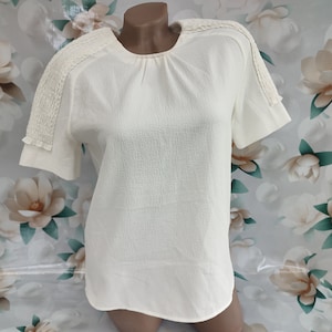 90s Vintage white classic blouse/top short sleeves. Size S-M.